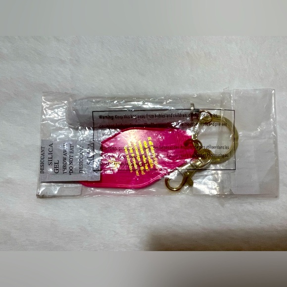 NWT🩷🩷🩷LILLY PULITZER KEY CHAIN - Picture 4 of 5